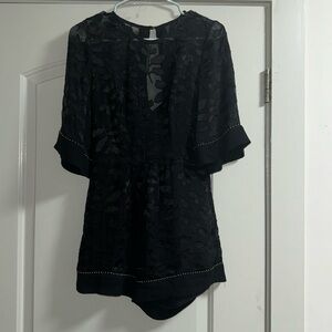 Black romper with leaf pattern from Saylor in XS!